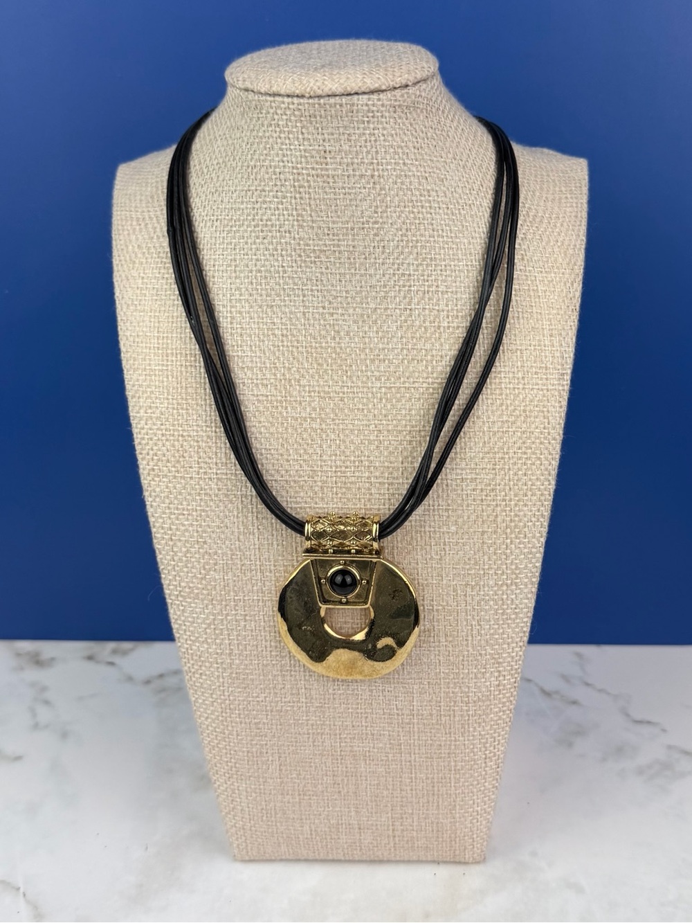 Chico’s Modernist Hammered Gold Open Circle Pendant Necklace • Multi Cord